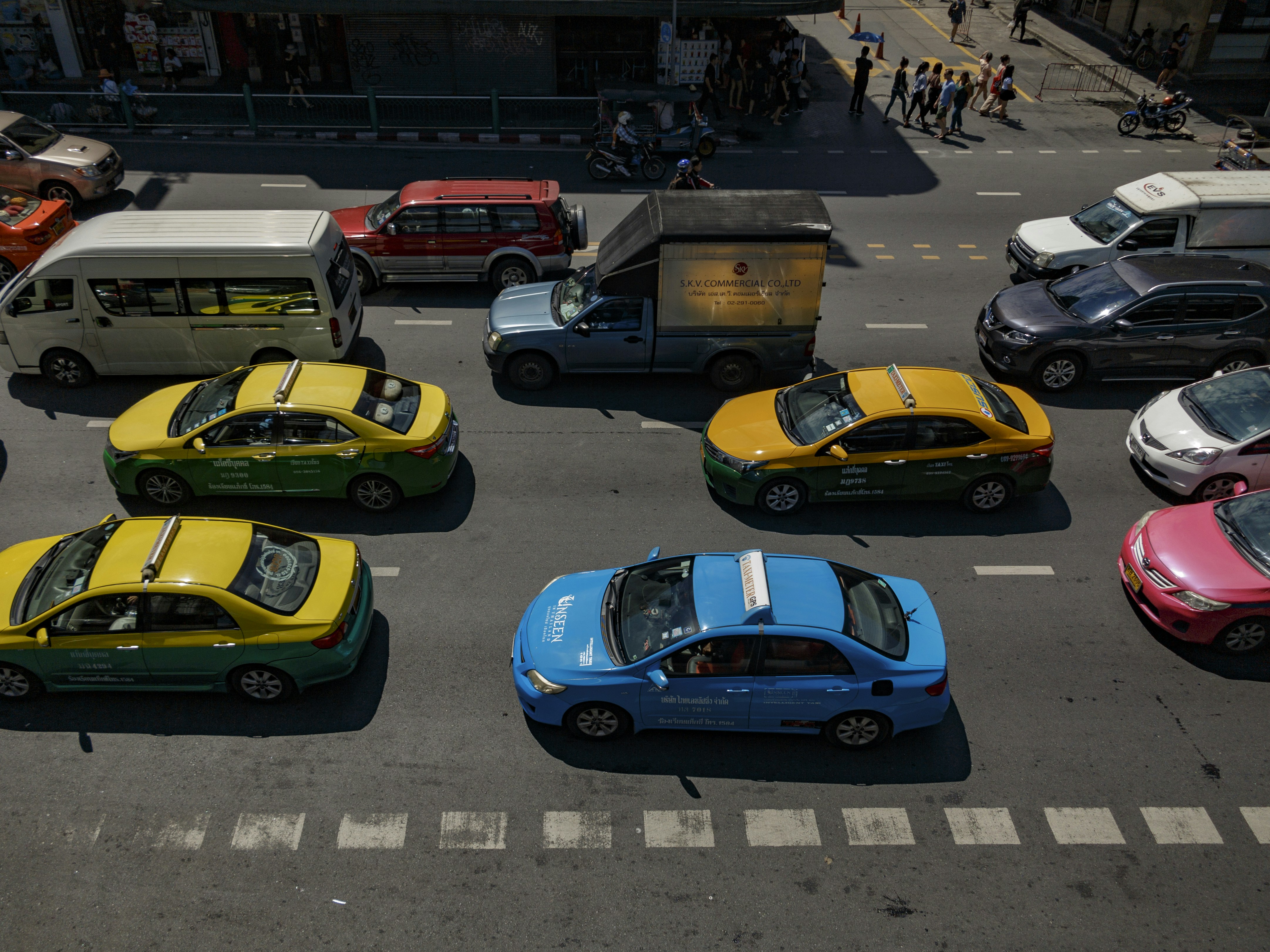 Global autonomous taxi market comparison