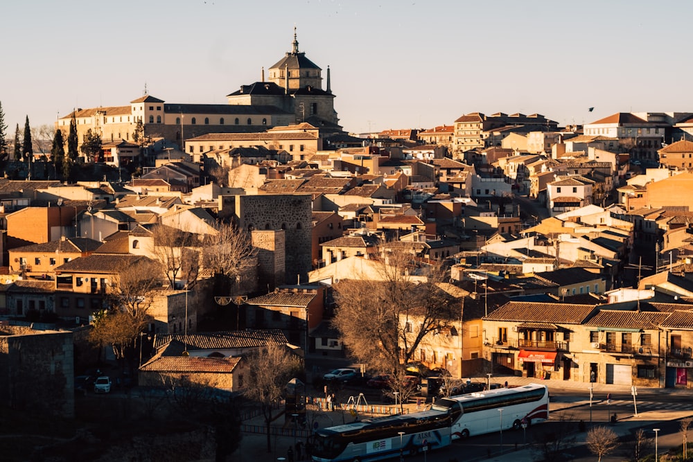 Une vue d’une ville avec beaucoup de bâtiments