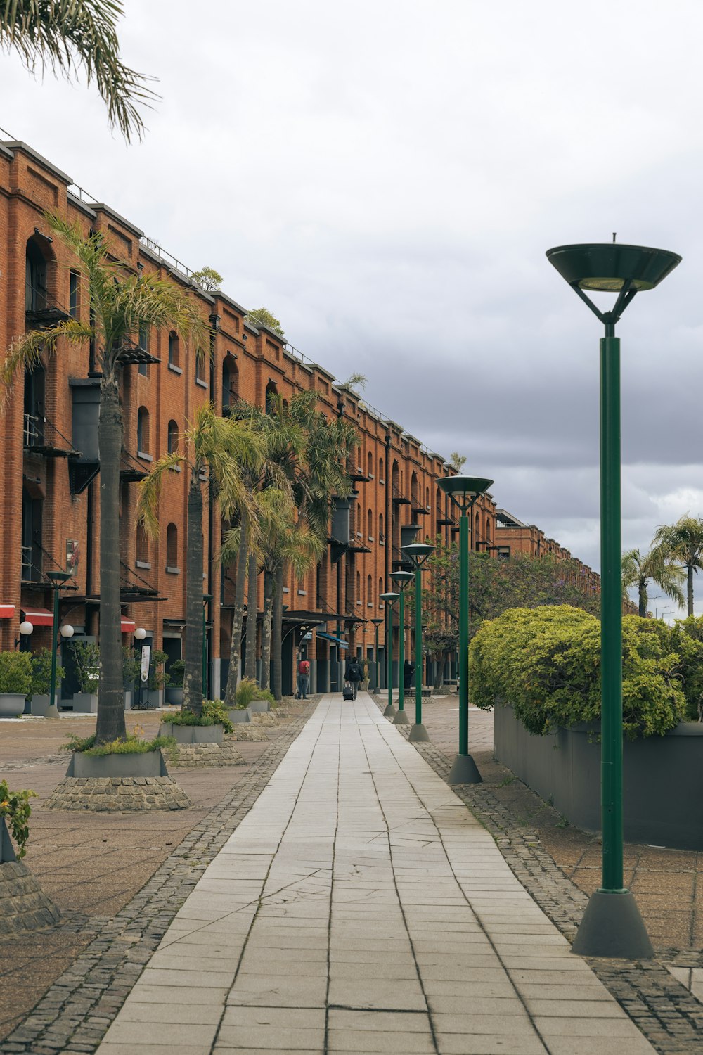 a walkway between two buildings in a city