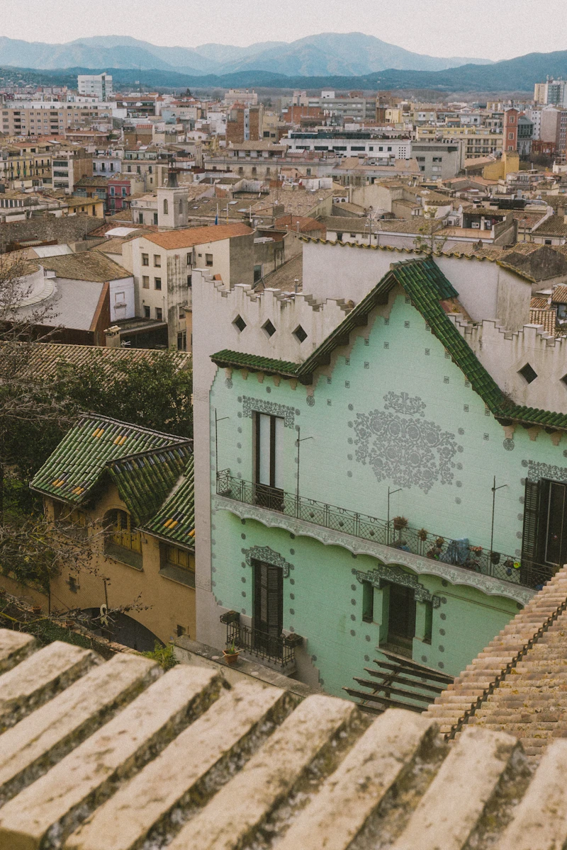 Mudanza a Girona desde Barcelona: Medieval y de moda