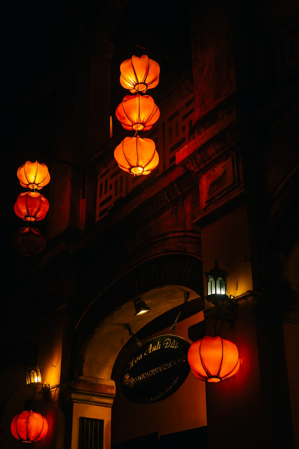 a group of lights hanging from the ceiling of a building