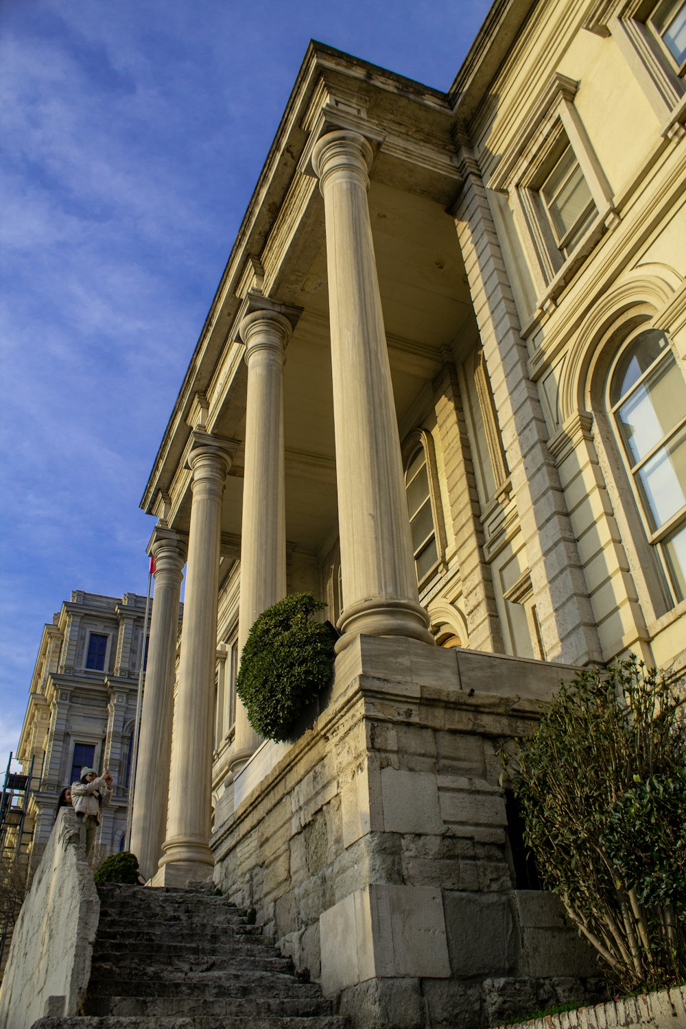 a very tall building with a bunch of columns