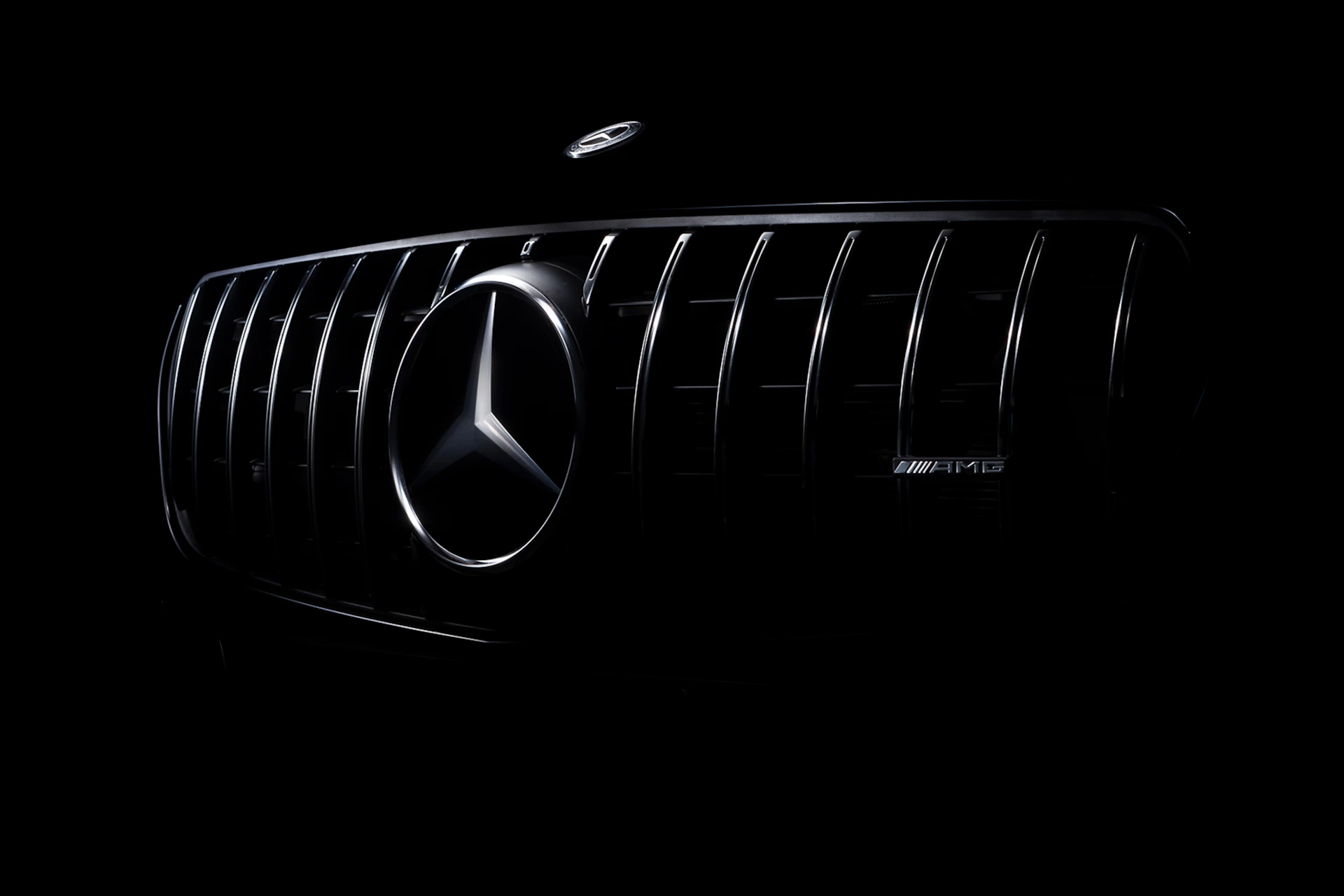 a close up of a mercedes logo on a car