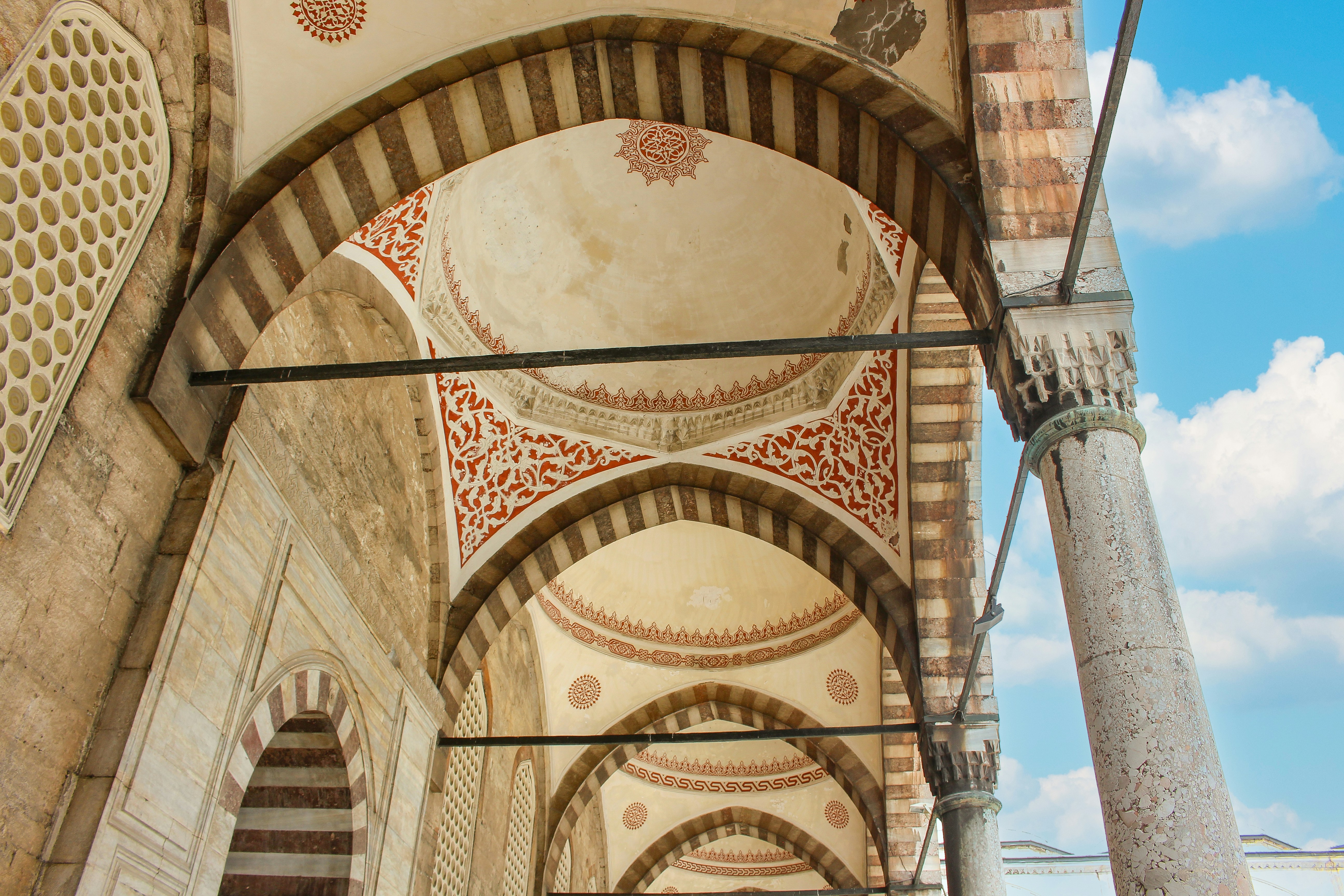 a building that has a bunch of arches in it