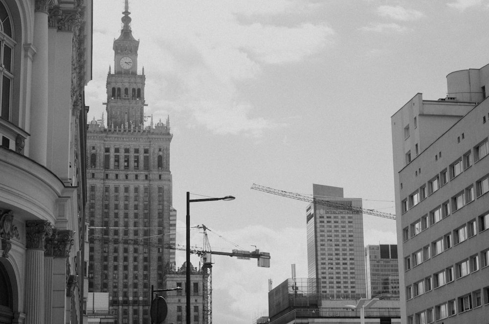 a black and white photo of a city street