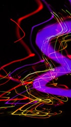 Minimalistic but vibrant track with sharp curves and gravity flips.