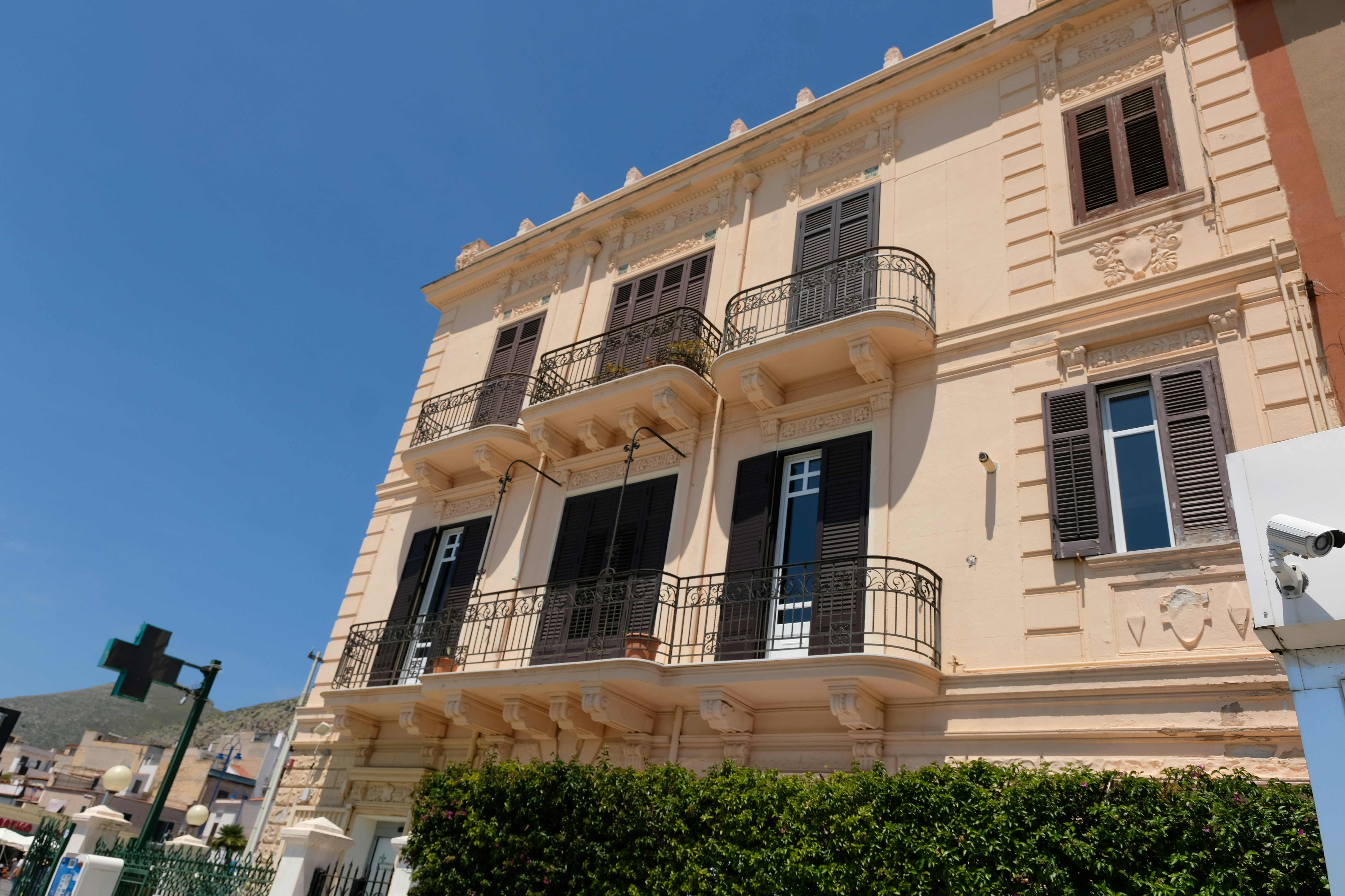 Photo by octoberfalling