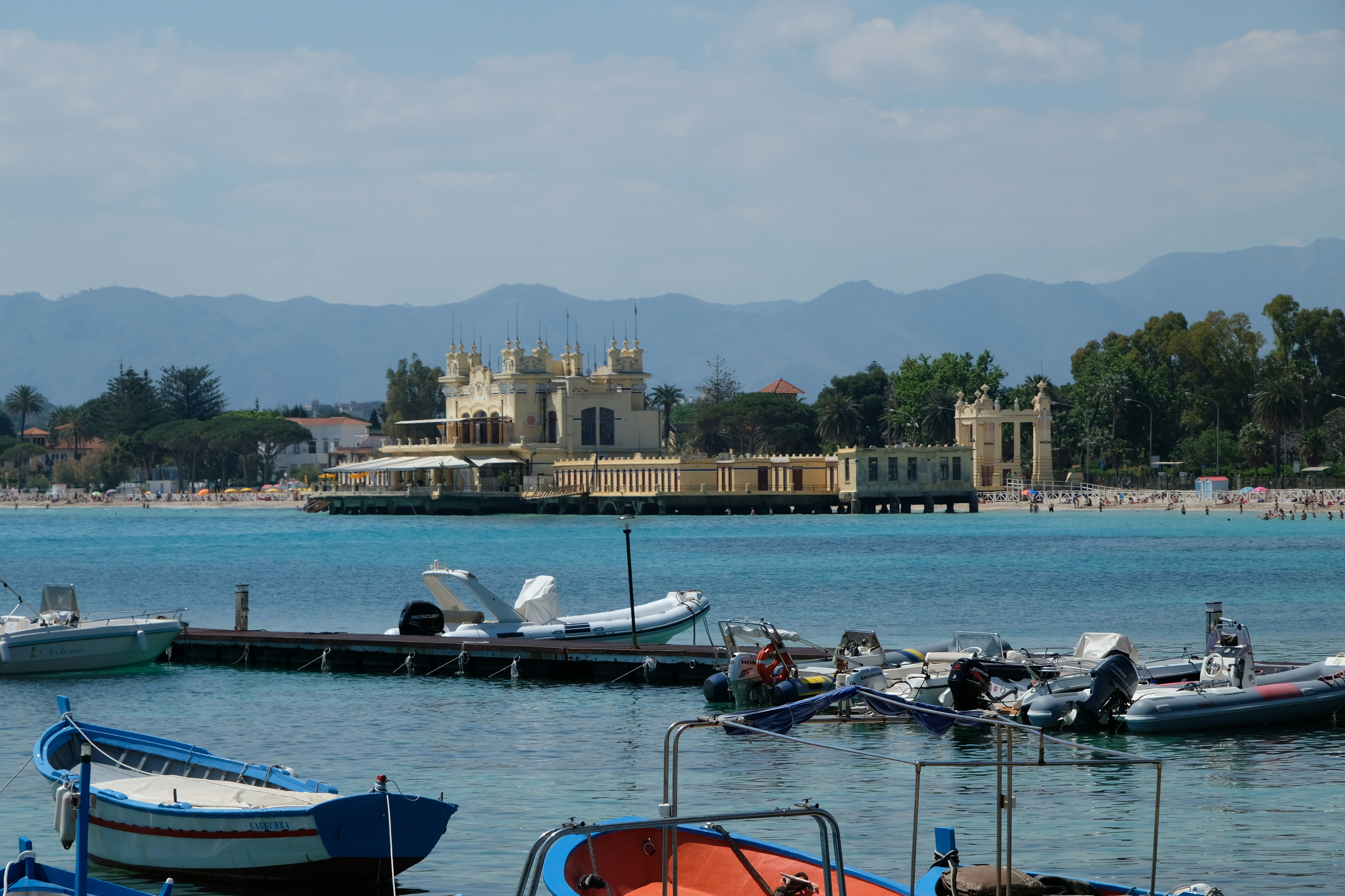 Photo by octoberfalling