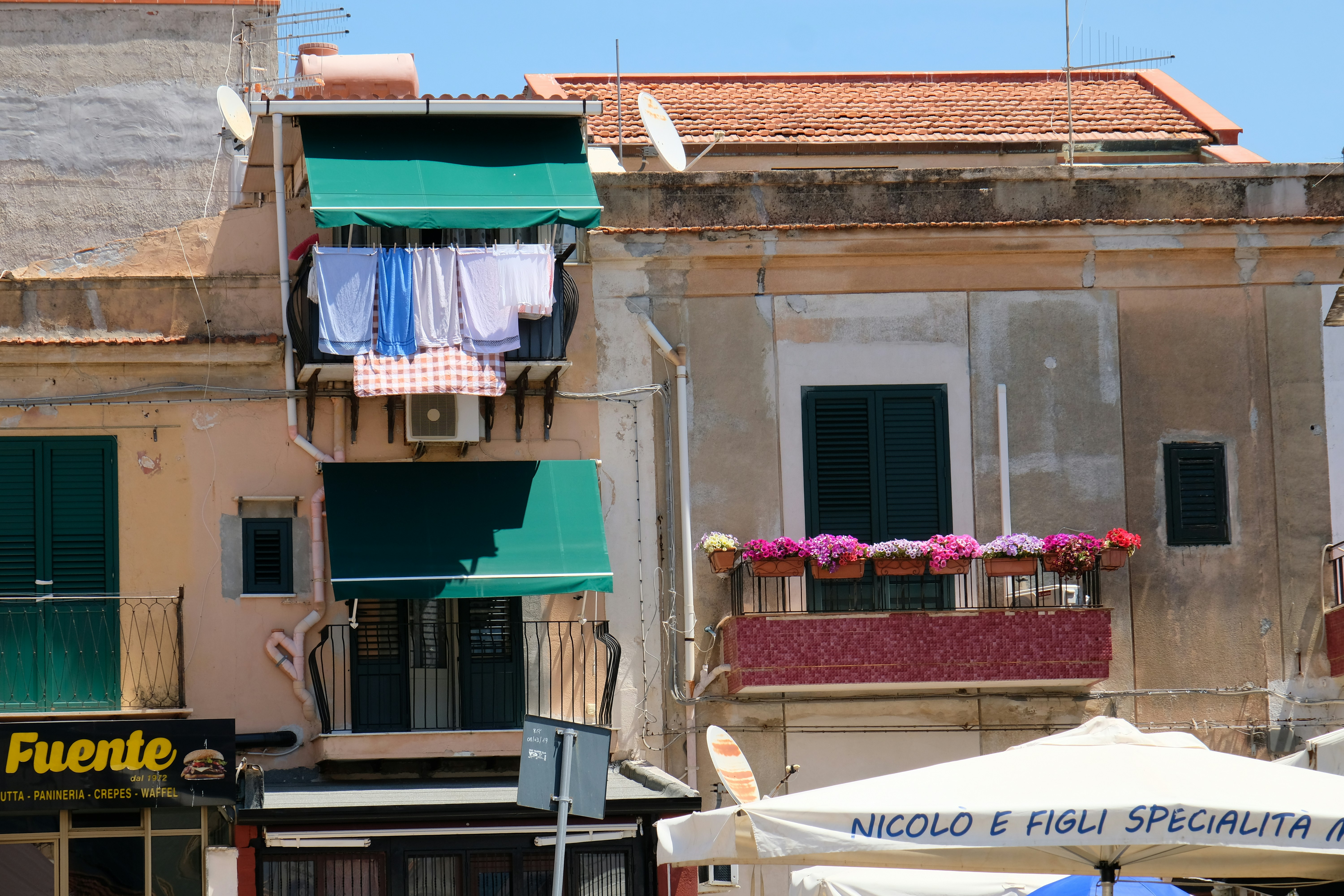 Photo by octoberfalling