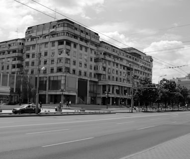 a black and white photo of a city street