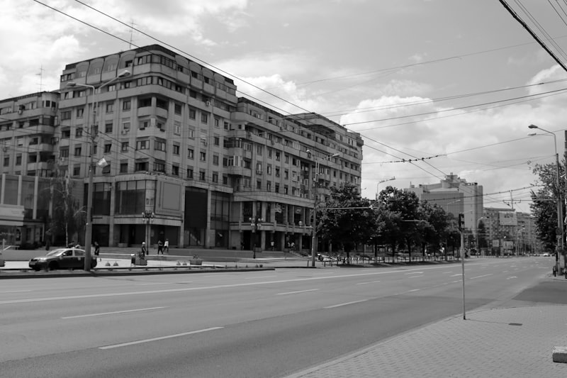 a black and white photo of a city street