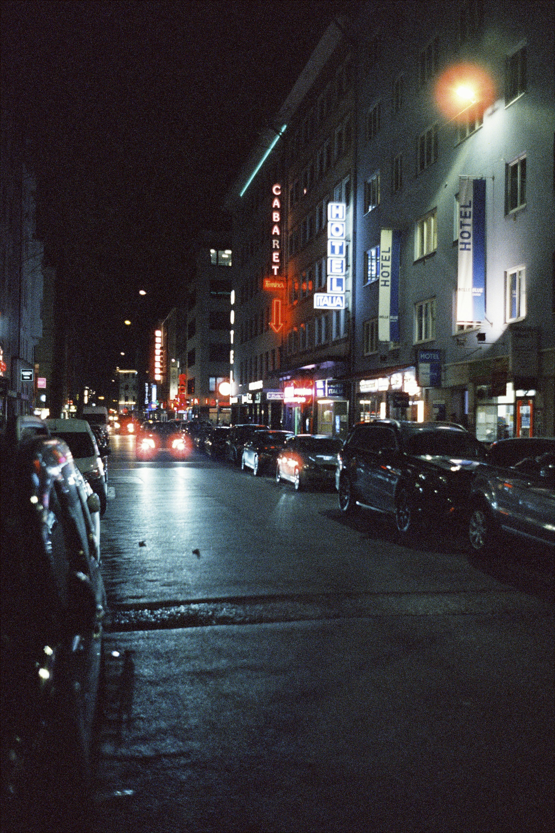 A city street filled with lots of traffic at night photo – Free City ...