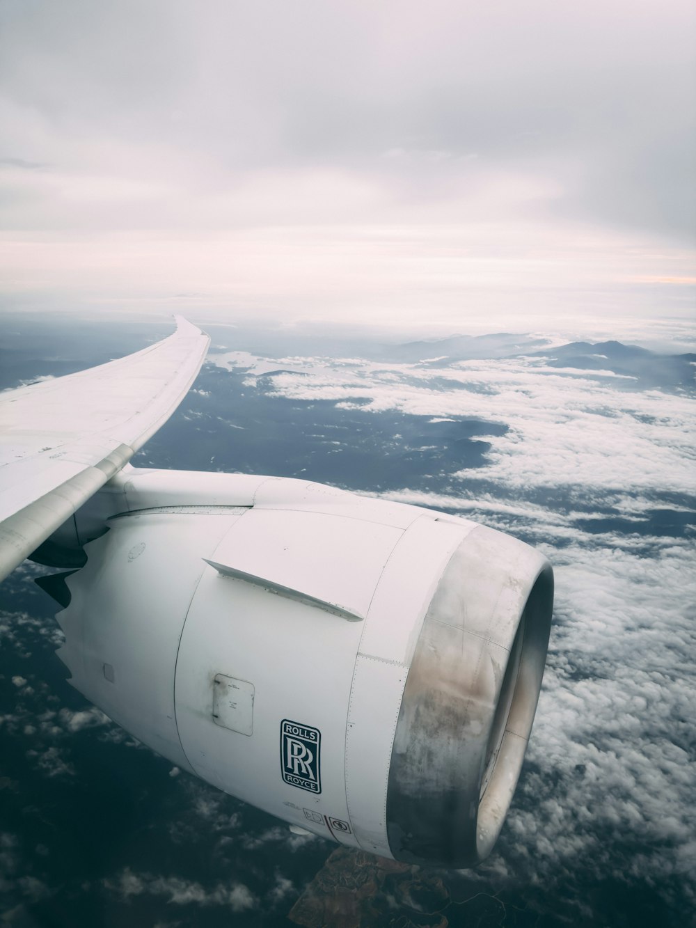 a view of the wing of an airplane in the sky