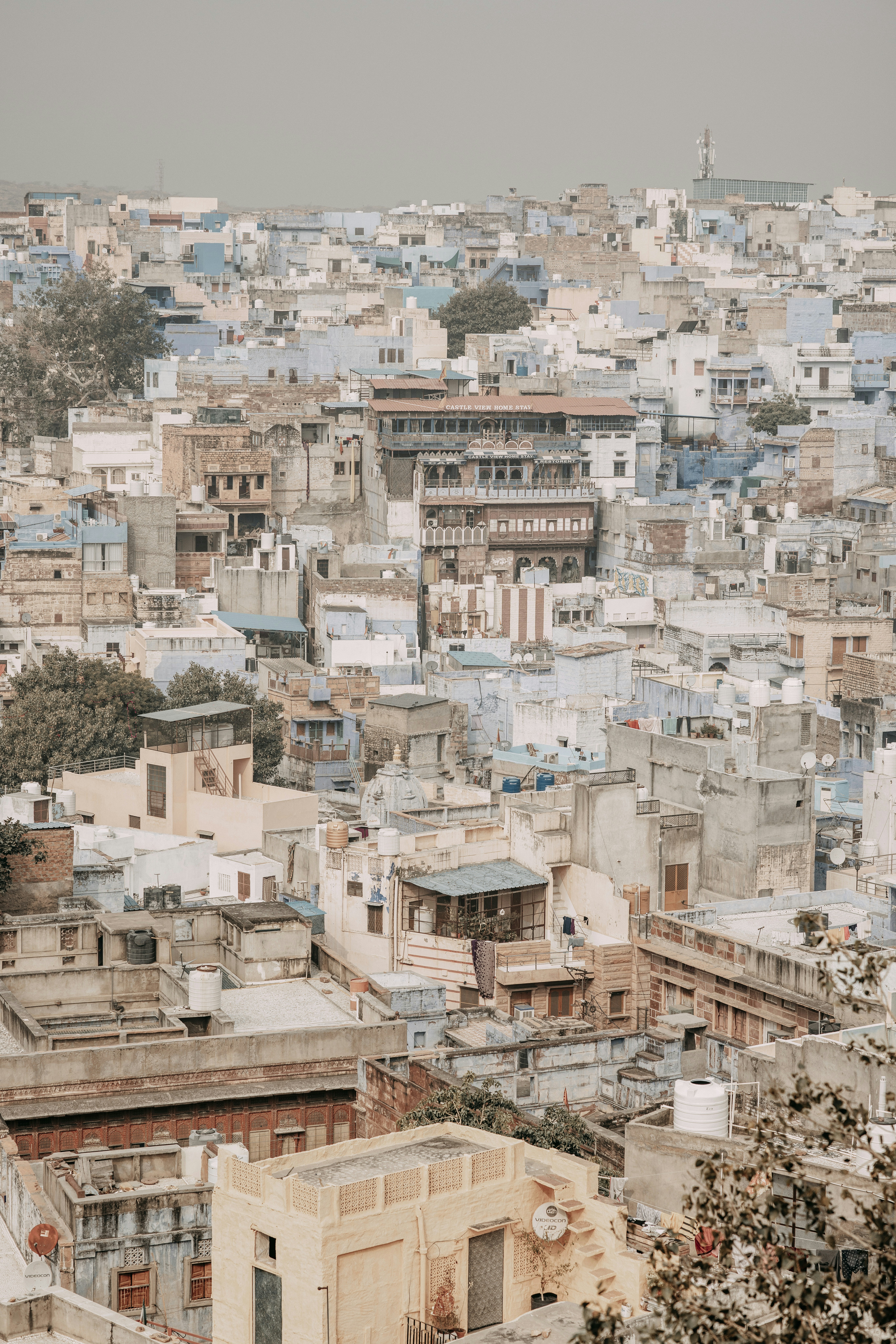 Une vue d’une ville avec beaucoup de bâtiments