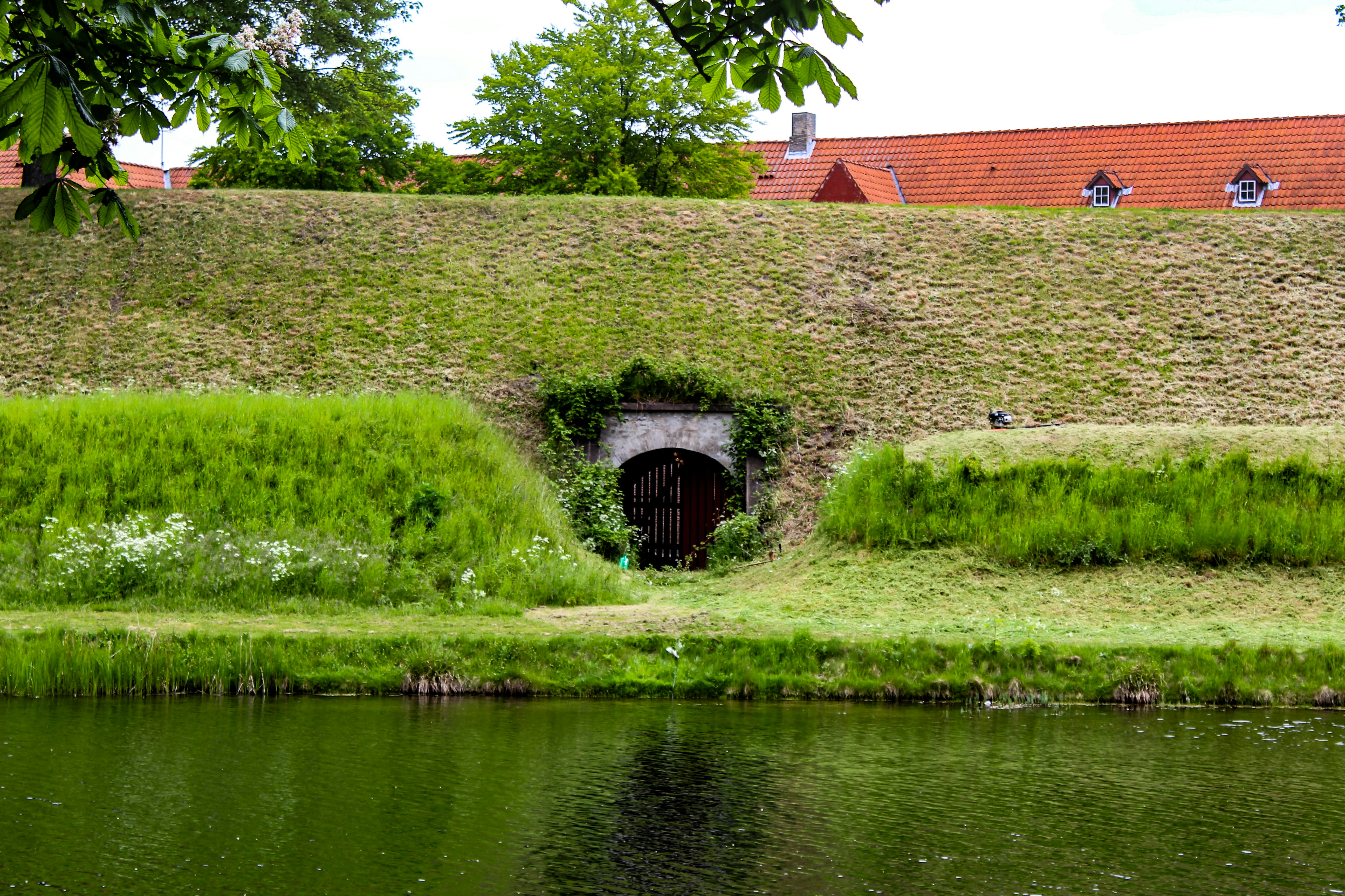Menjelajahi Keajaiban Sejarah: Reruntuhan Kastil Hammershus di Pulau Bornholm