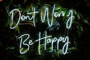 en neon skylt, dont worry - be happy