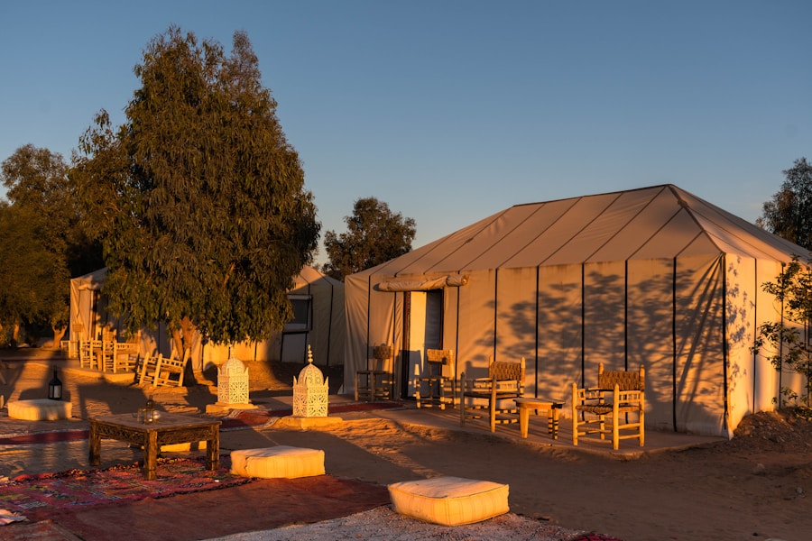 Campement berbère traditionnel dans le désert du Sahara