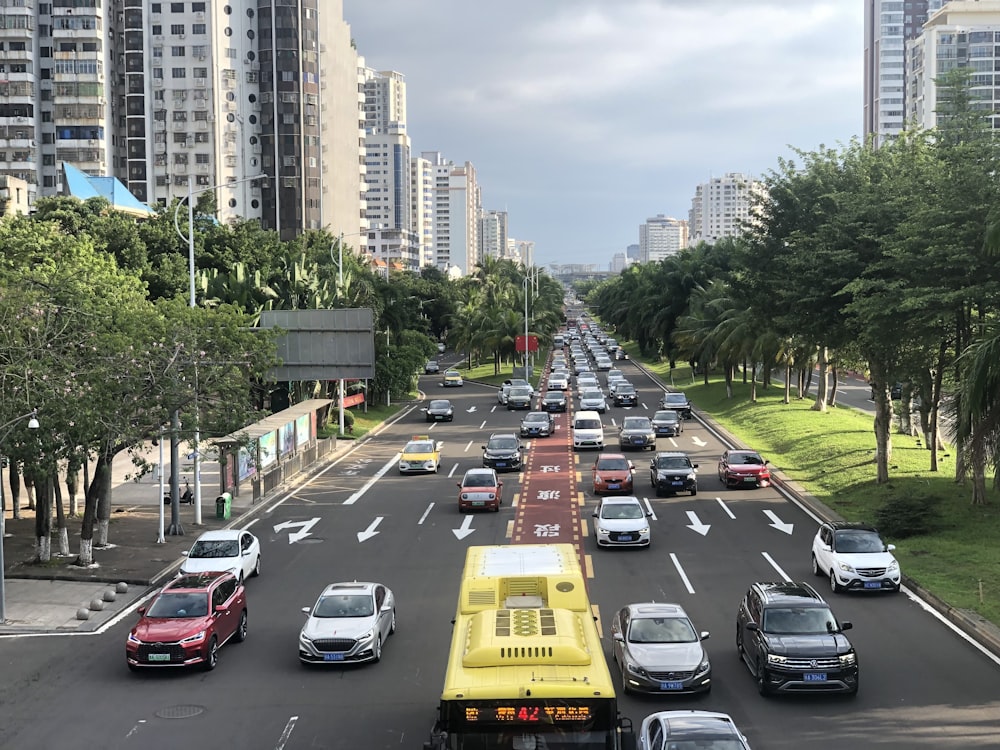 a city street filled with lots of traffic