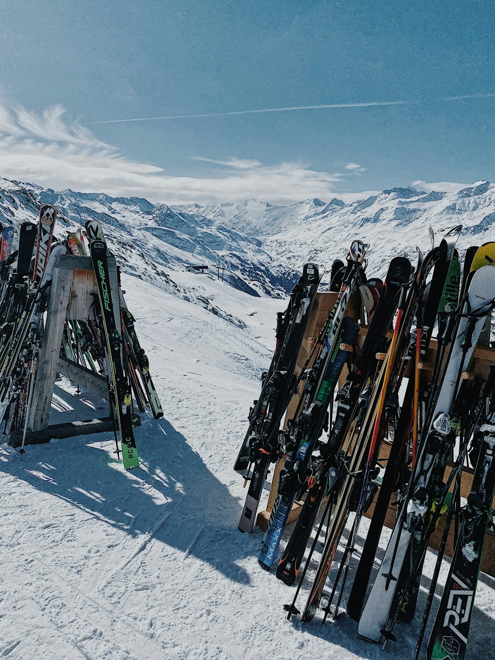 a bunch of skis that are in the snow