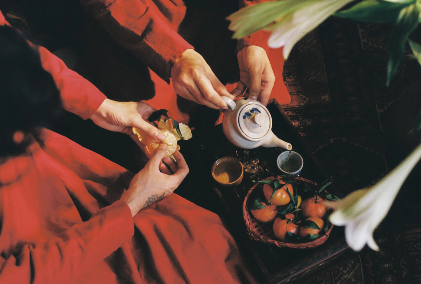 Non-alcoholic unity ceremony alternatives — A couple blends two different teas during their wedding ceremony.