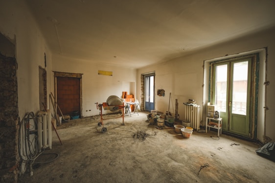 a room that has a lot of stuff on the floor