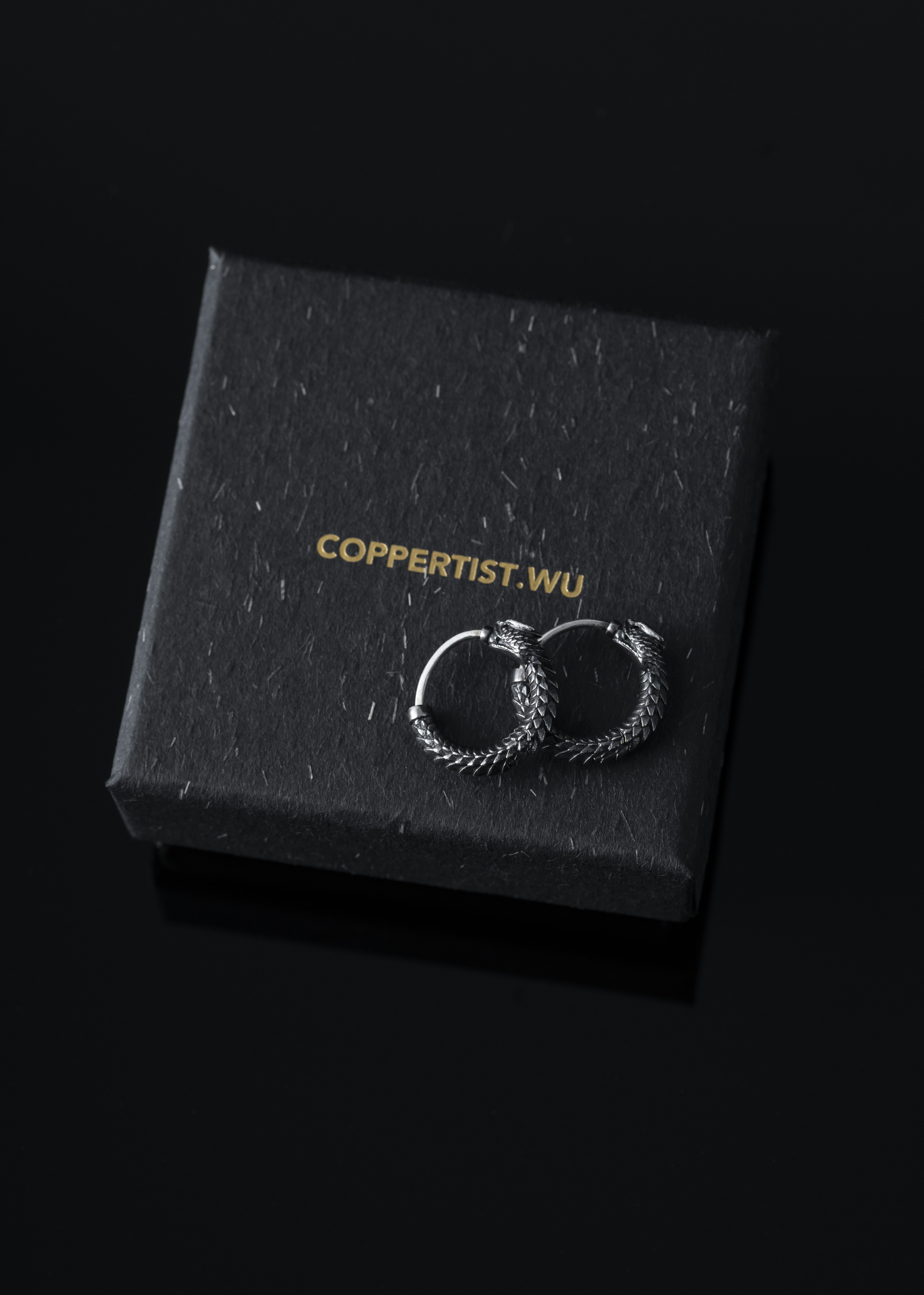 congruent, congruous, compatible, consistent, และ corresponding