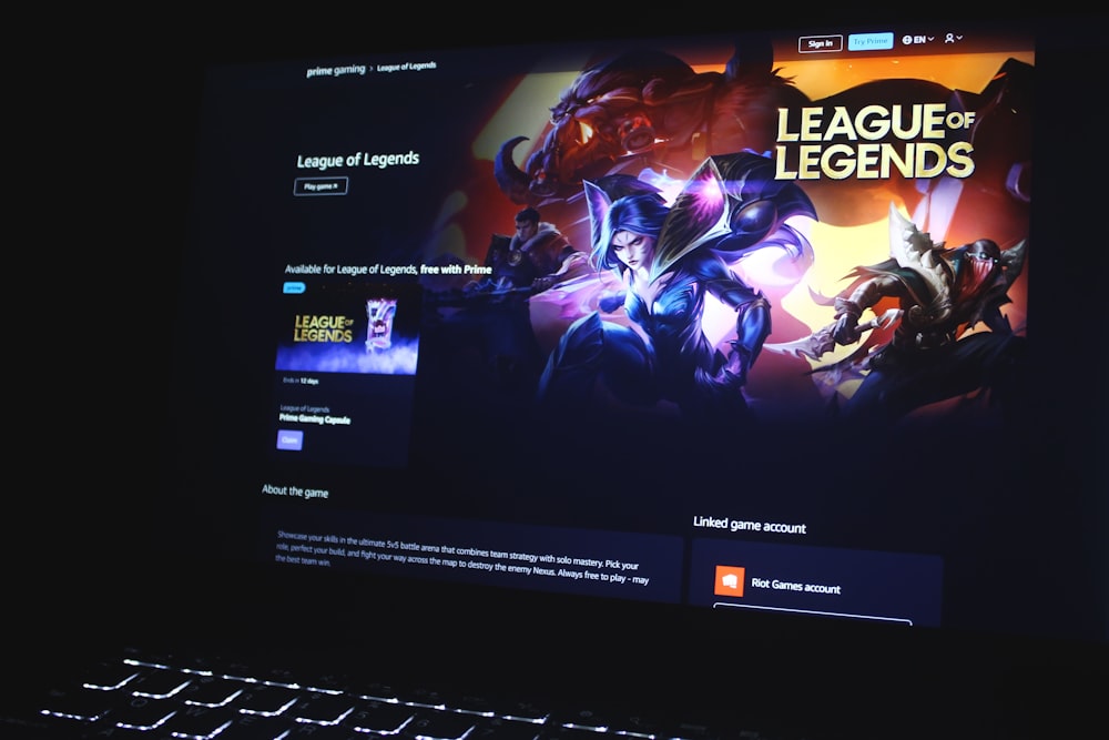 una pantalla de computadora con un logotipo de League of Legend