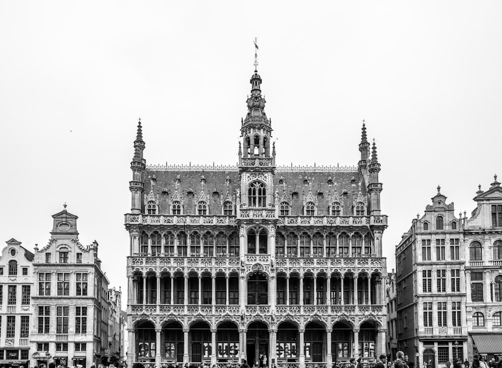 a black and white photo of a large building