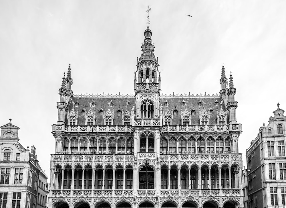 a black and white photo of a large building