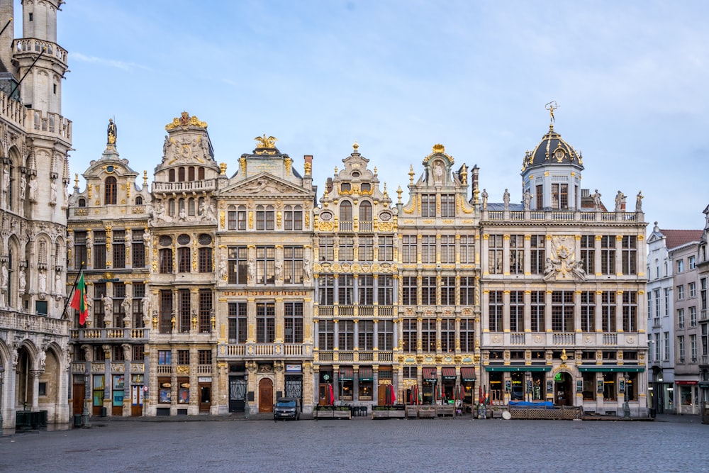 a large building with a lot of windows in it