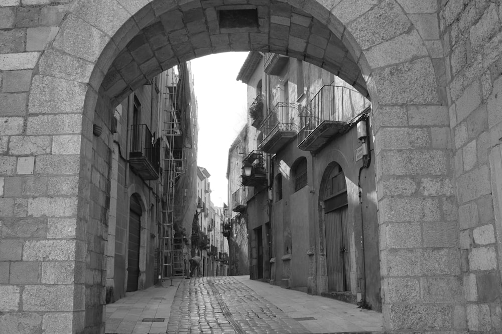 a black and white photo of a cobblestone street