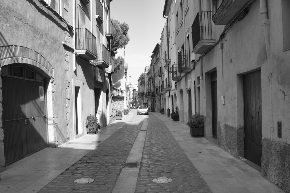 a black and white photo of a cobblestone street