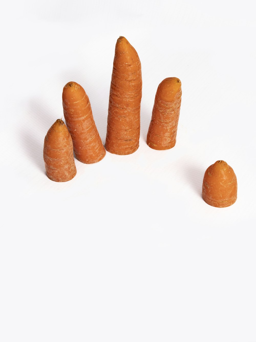 a group of carrots sitting on top of each other