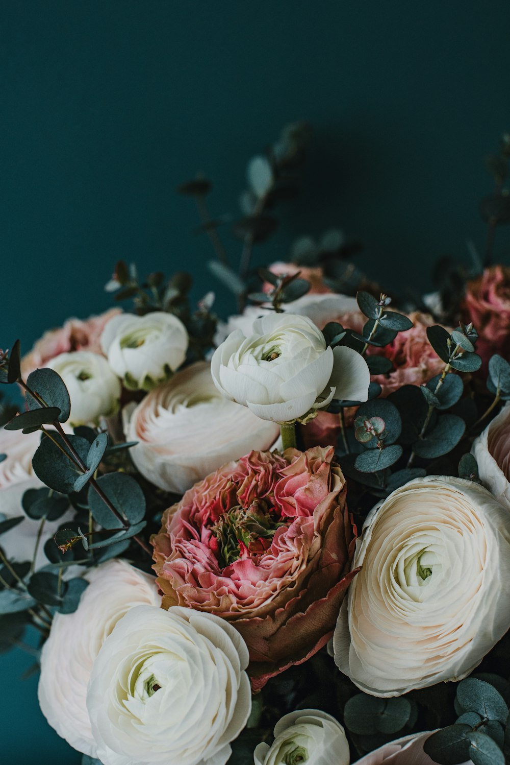 a bouquet of white and pink flowers on a table