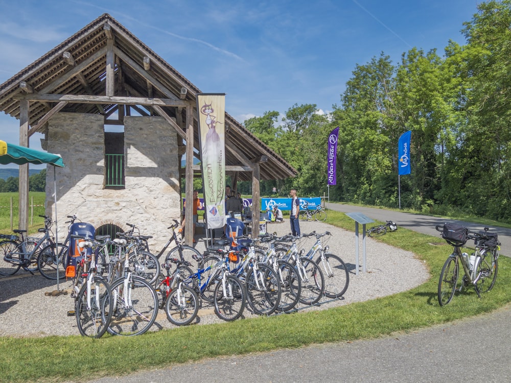 a group of bikes parked in front of a building