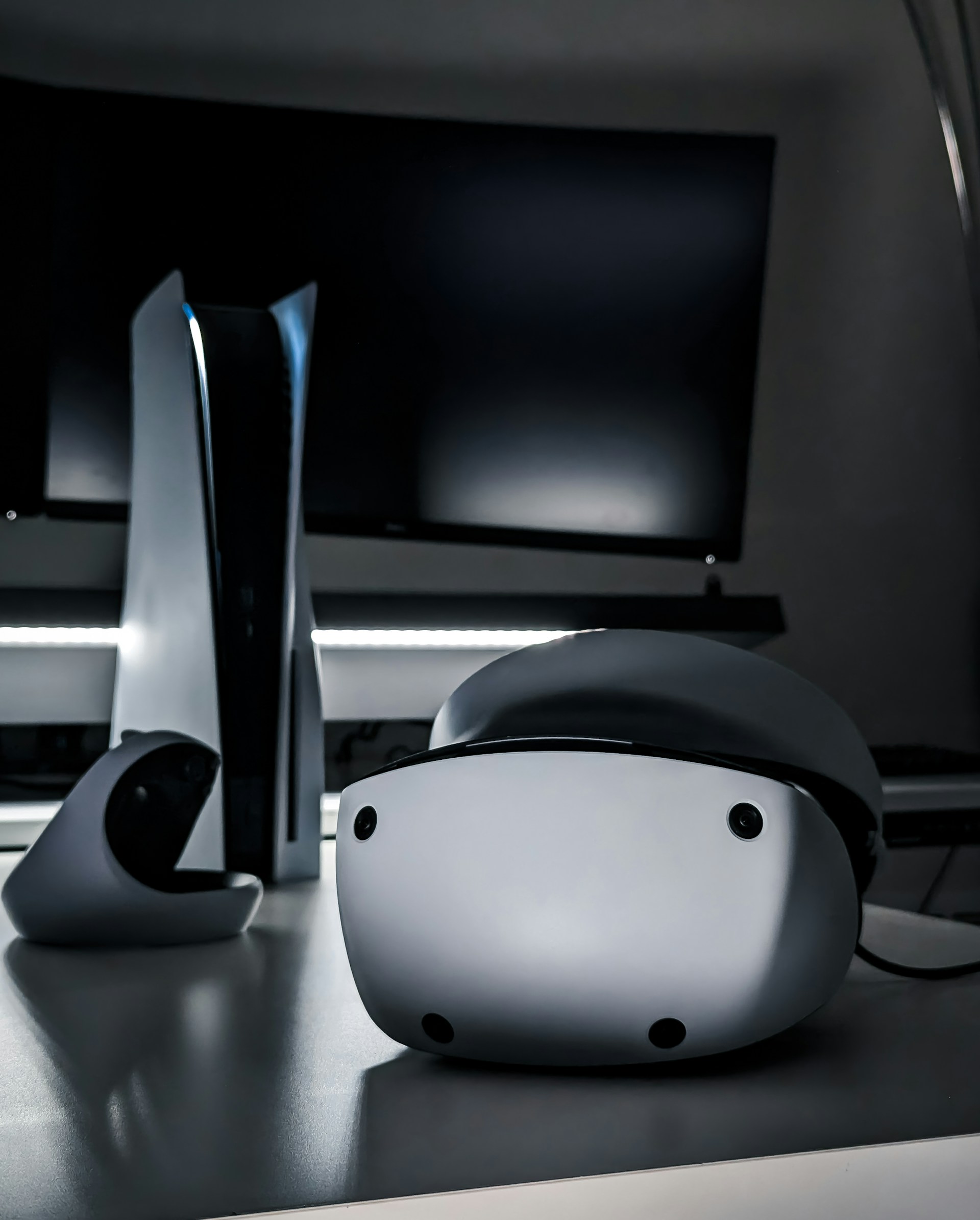 gray computer monitor
