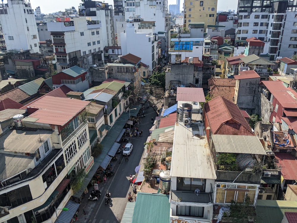 Une vue aérienne d’une ville avec beaucoup de bâtiments