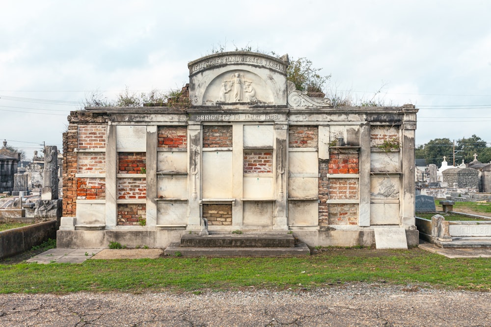 an old building with a grave in the middle of it