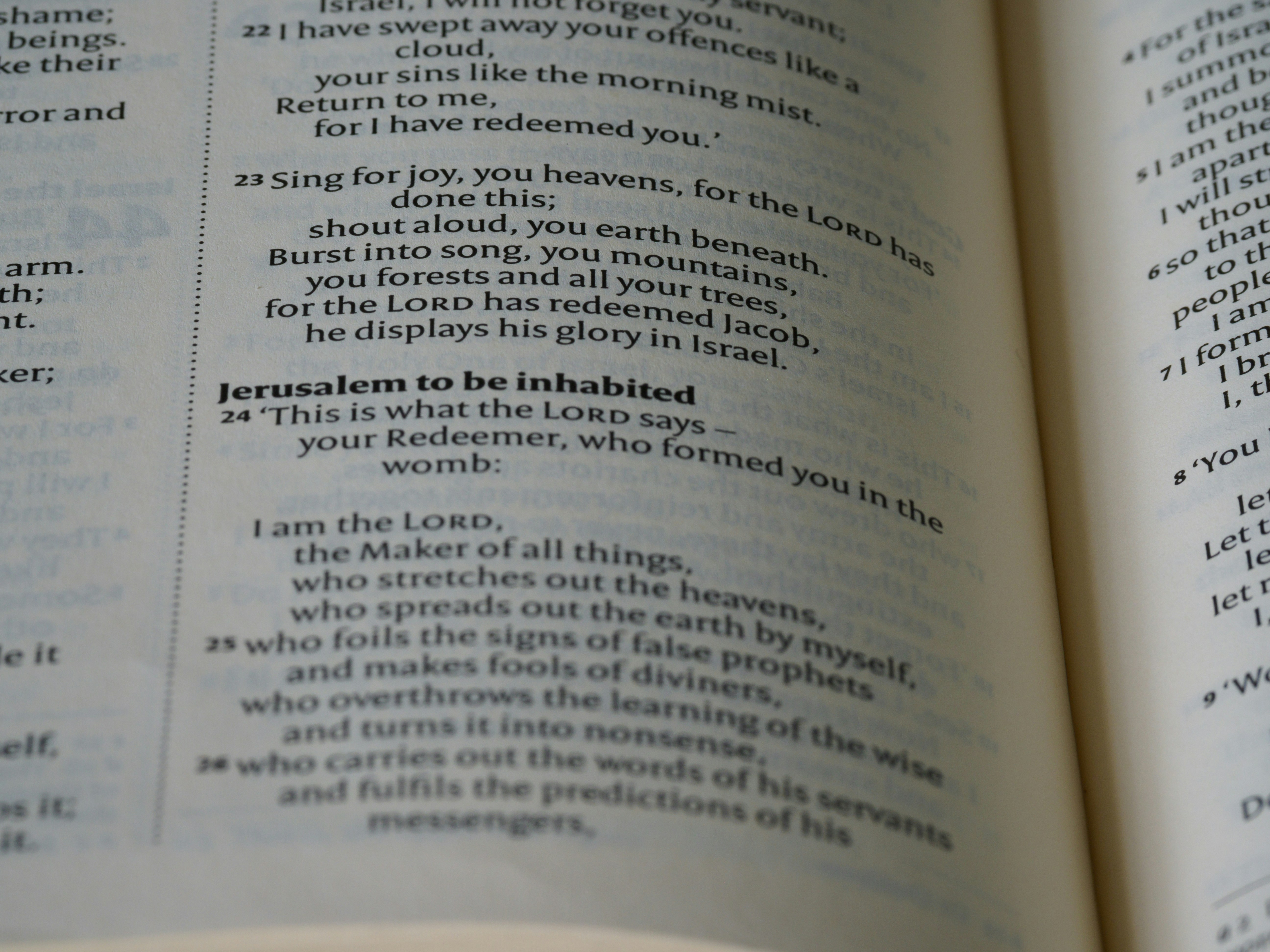 Exploration des Textes Sacrés : La Bible et le Tanakh
