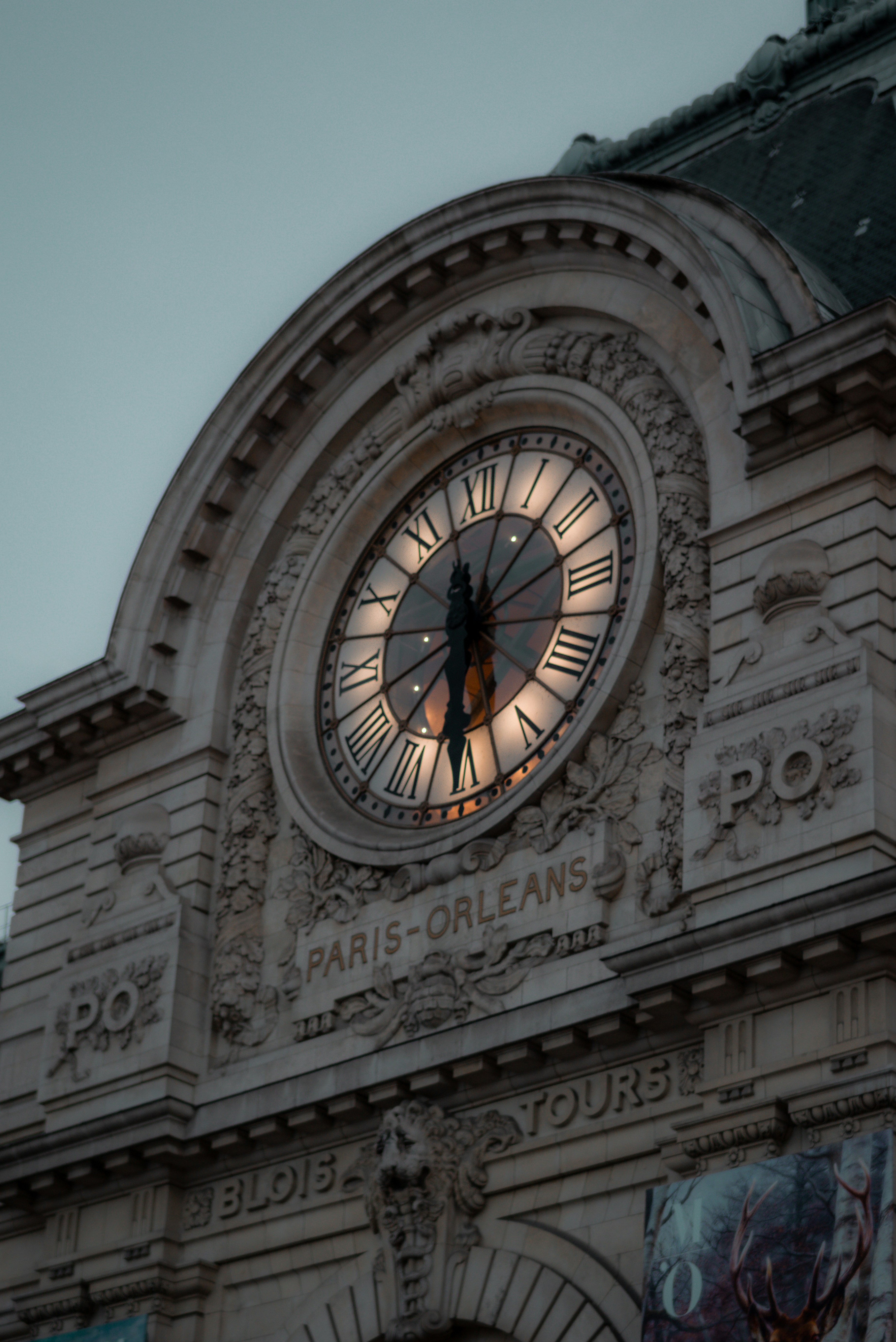 Façade de la Gare Saint-Lazare à Paris
