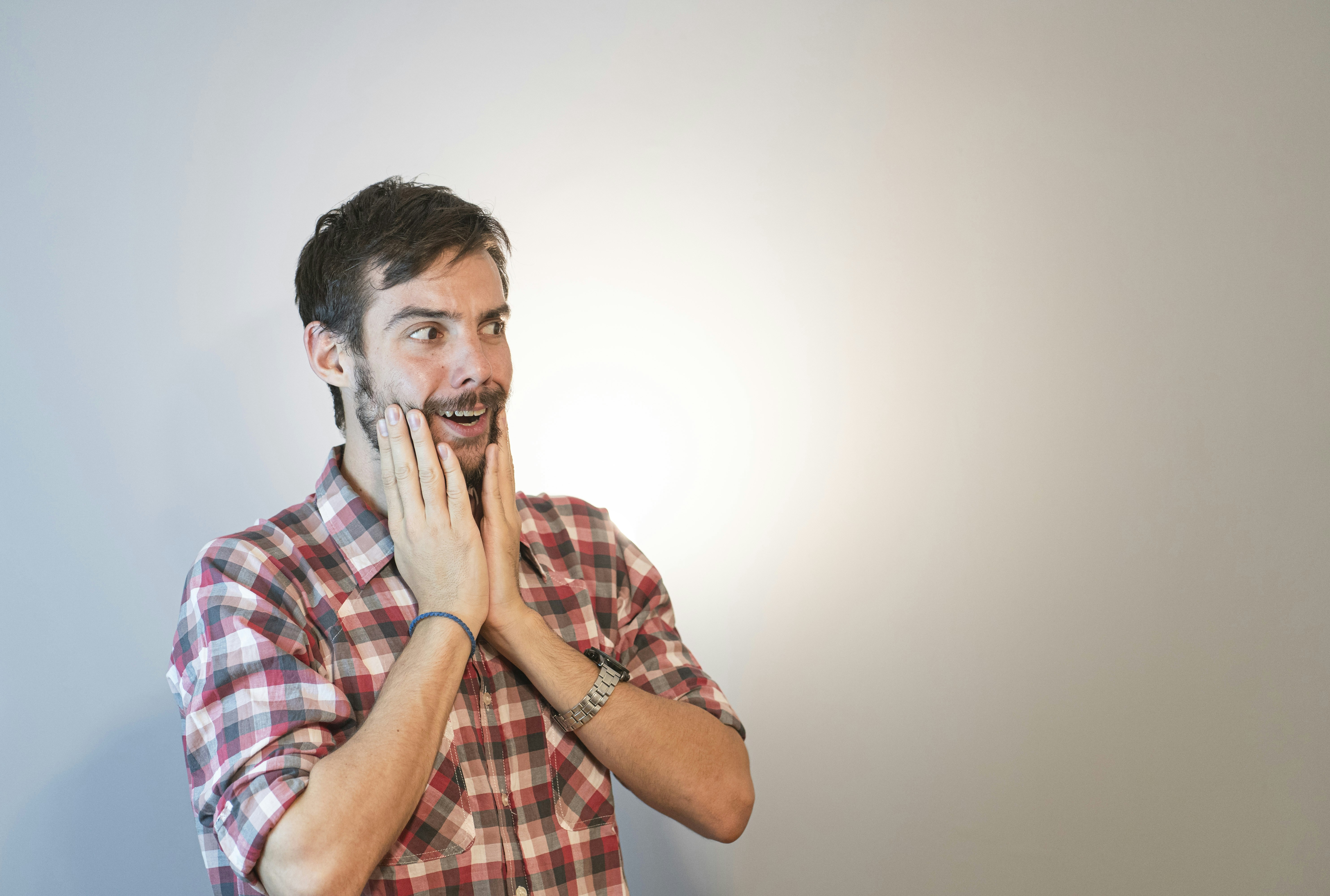 Preview Playbook 2026: How Micro‑Retail Previews and Merch Drops Win Attention (and Revenue)