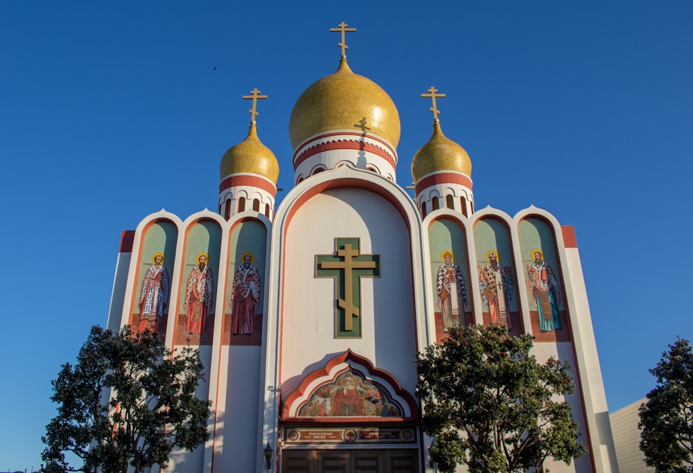 a church with a cross on the front of it