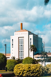 A panoramic view of the Clarabebidas factory exterior on a sunny day.