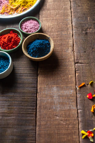 Colorful powders of lucuma, turmeric, camu camu, ginger, quinoa, and maca in small bowls.