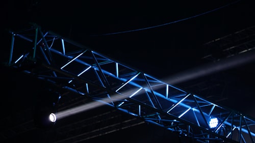 Truss-mounted stage lighting fixture