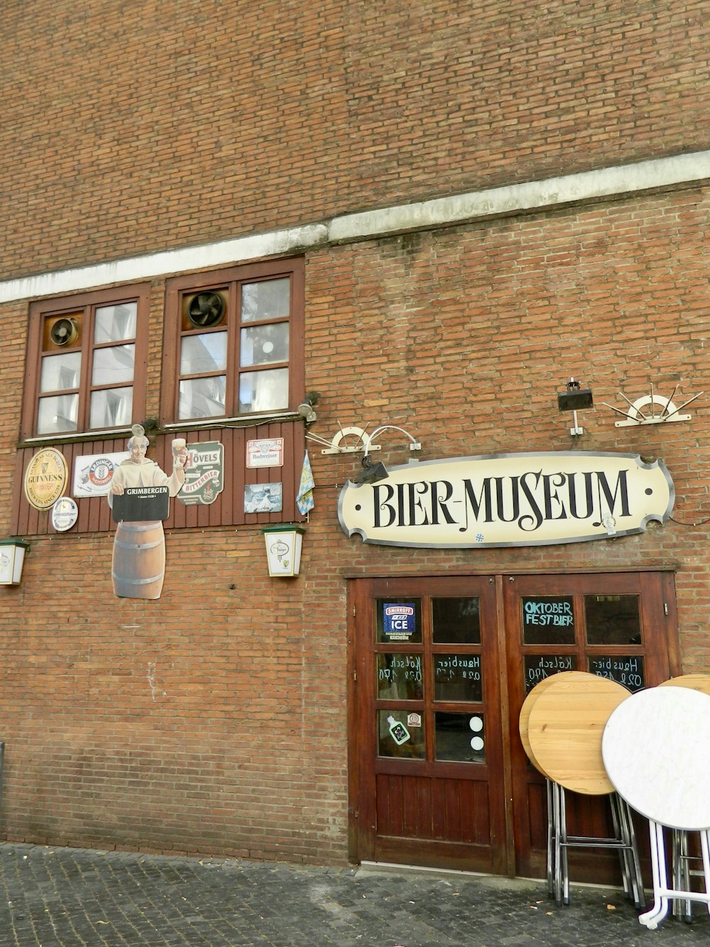 a brick building with a sign that says beer museum