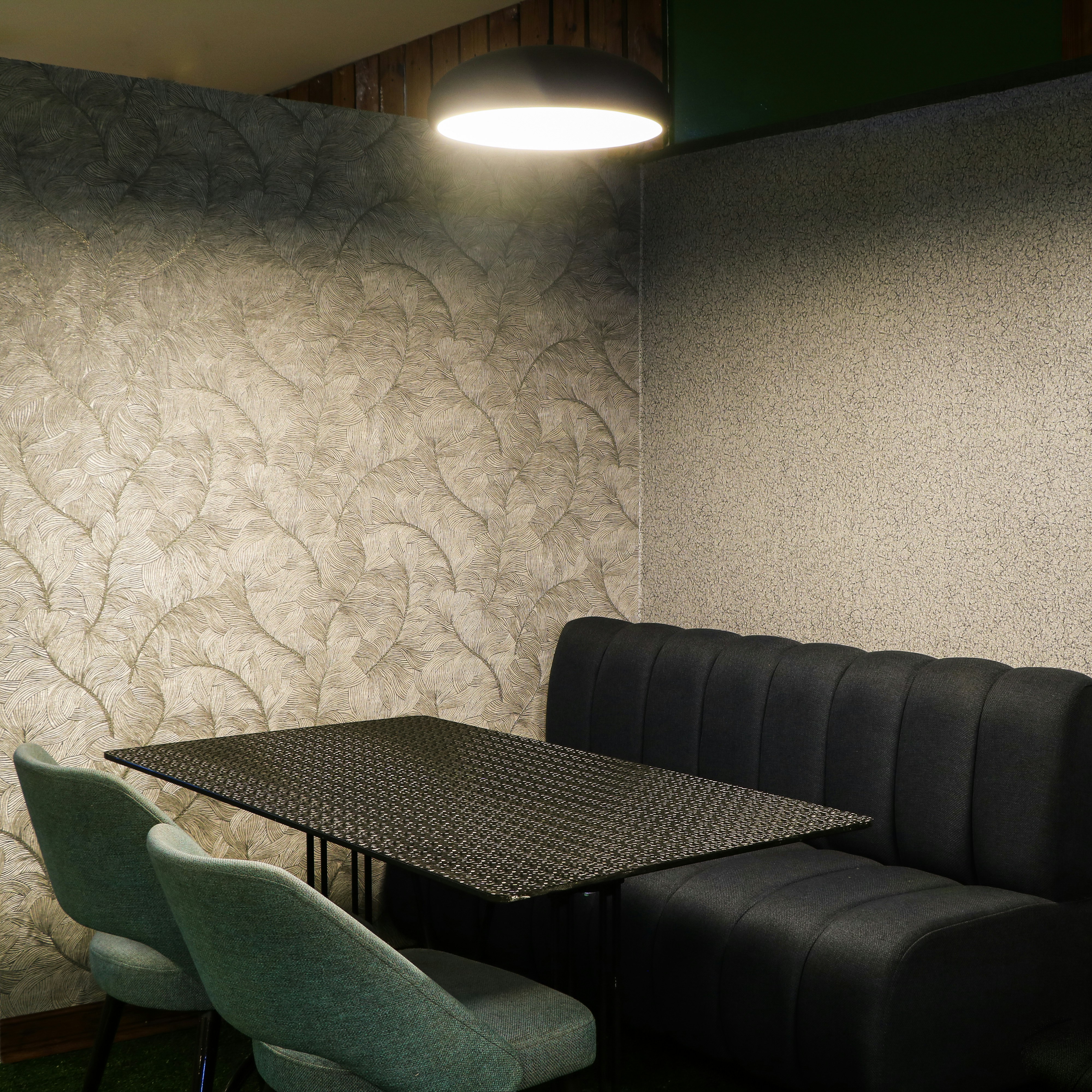 dark moody wallpaper, light airy wallpaper, cinematic light wallpaper, soft natural light wallpaper, ilustrasi artikel Unveiling Your Vision: Dark & Moody vs. Light & Airy Photography Styles 4