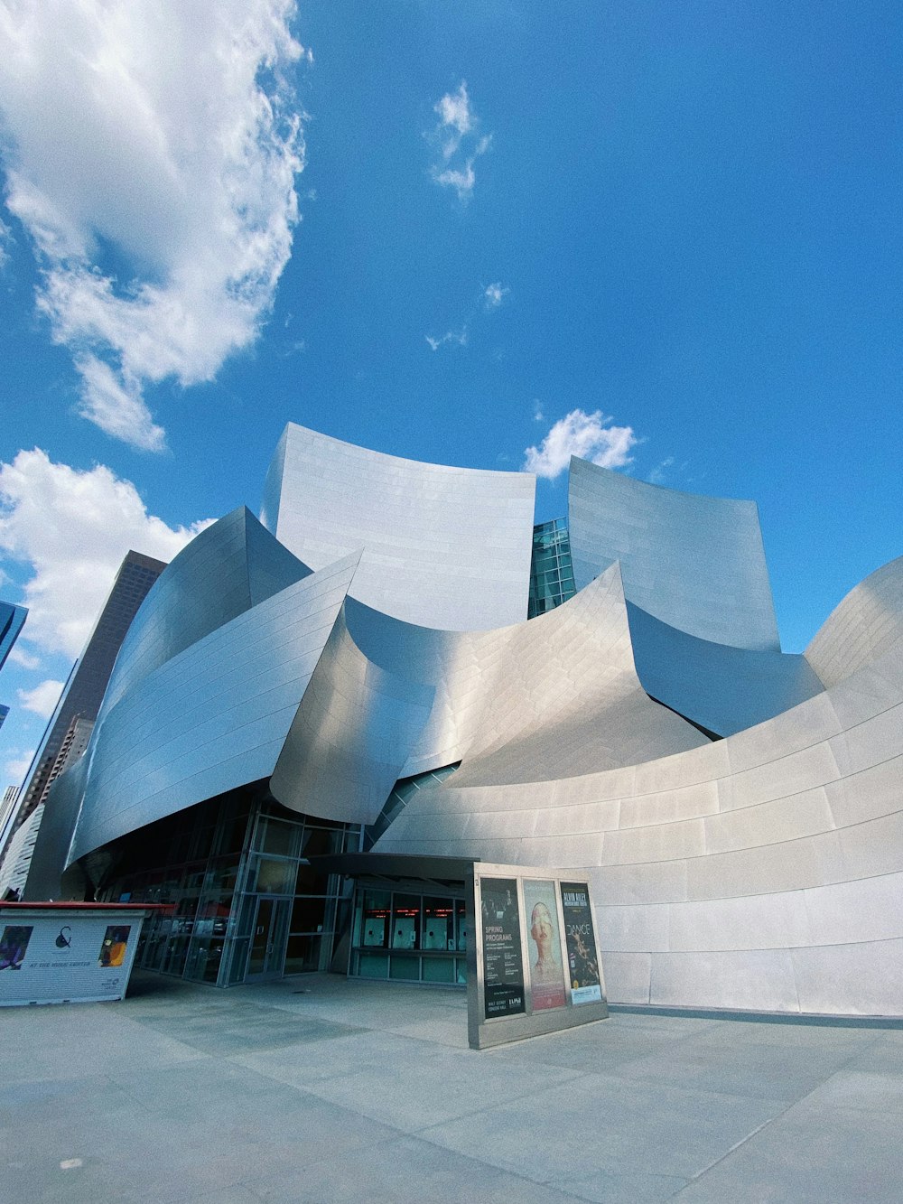 a large building with a sky background