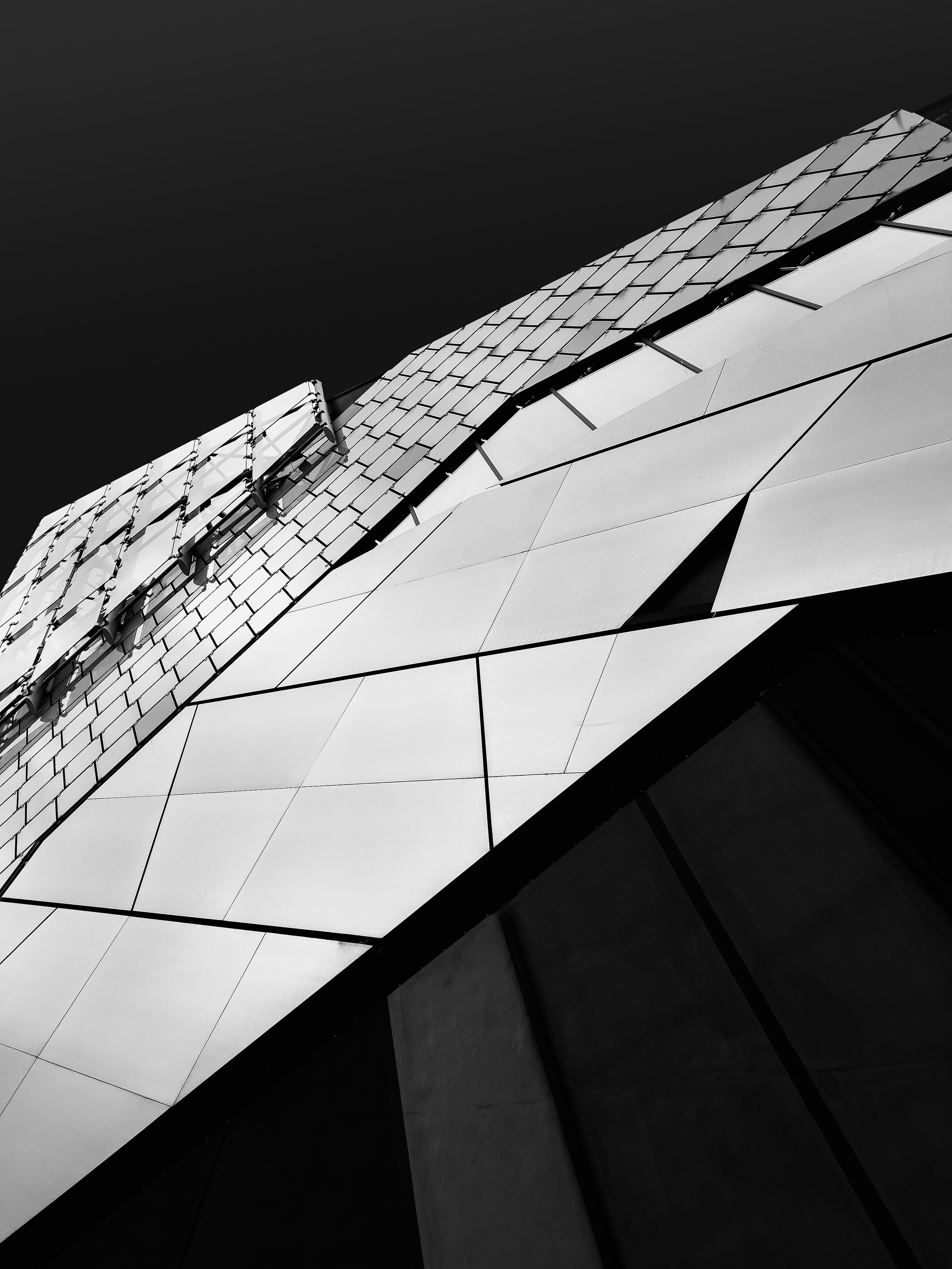 a black and white photo of a building
