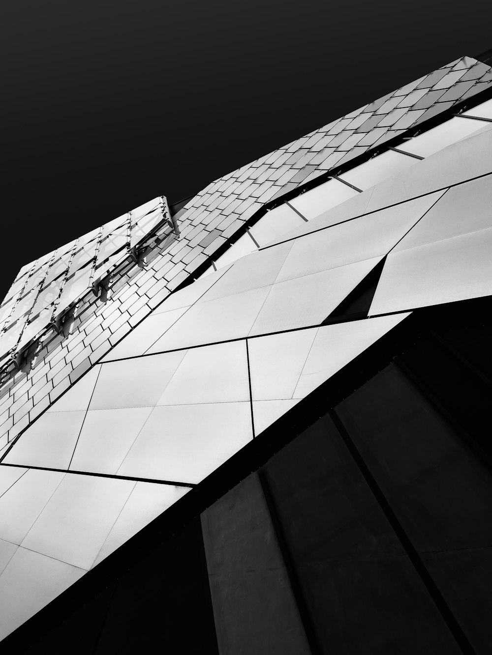 a black and white photo of a building